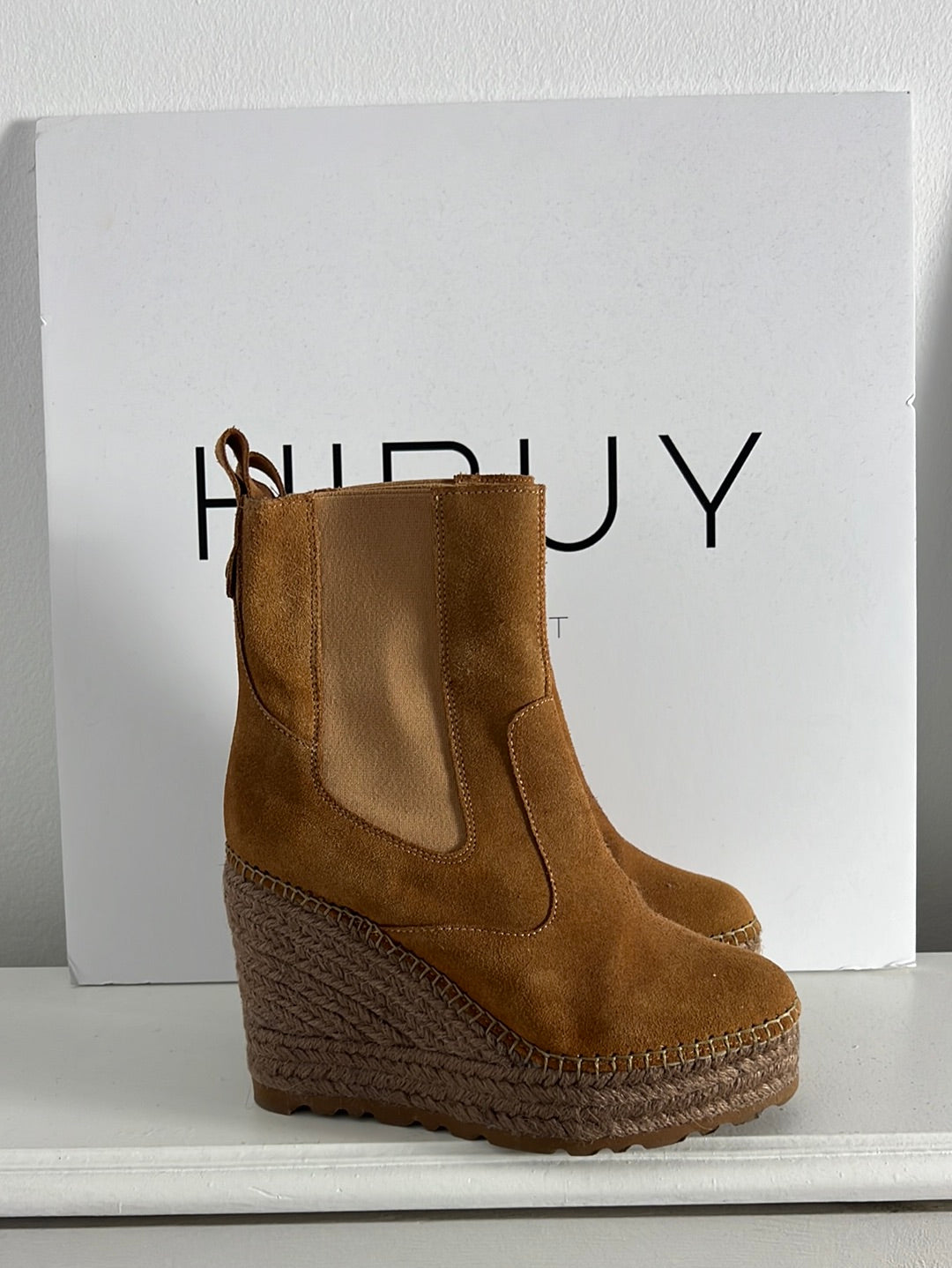 OTRAS. Botines camel suela esparto. T 36