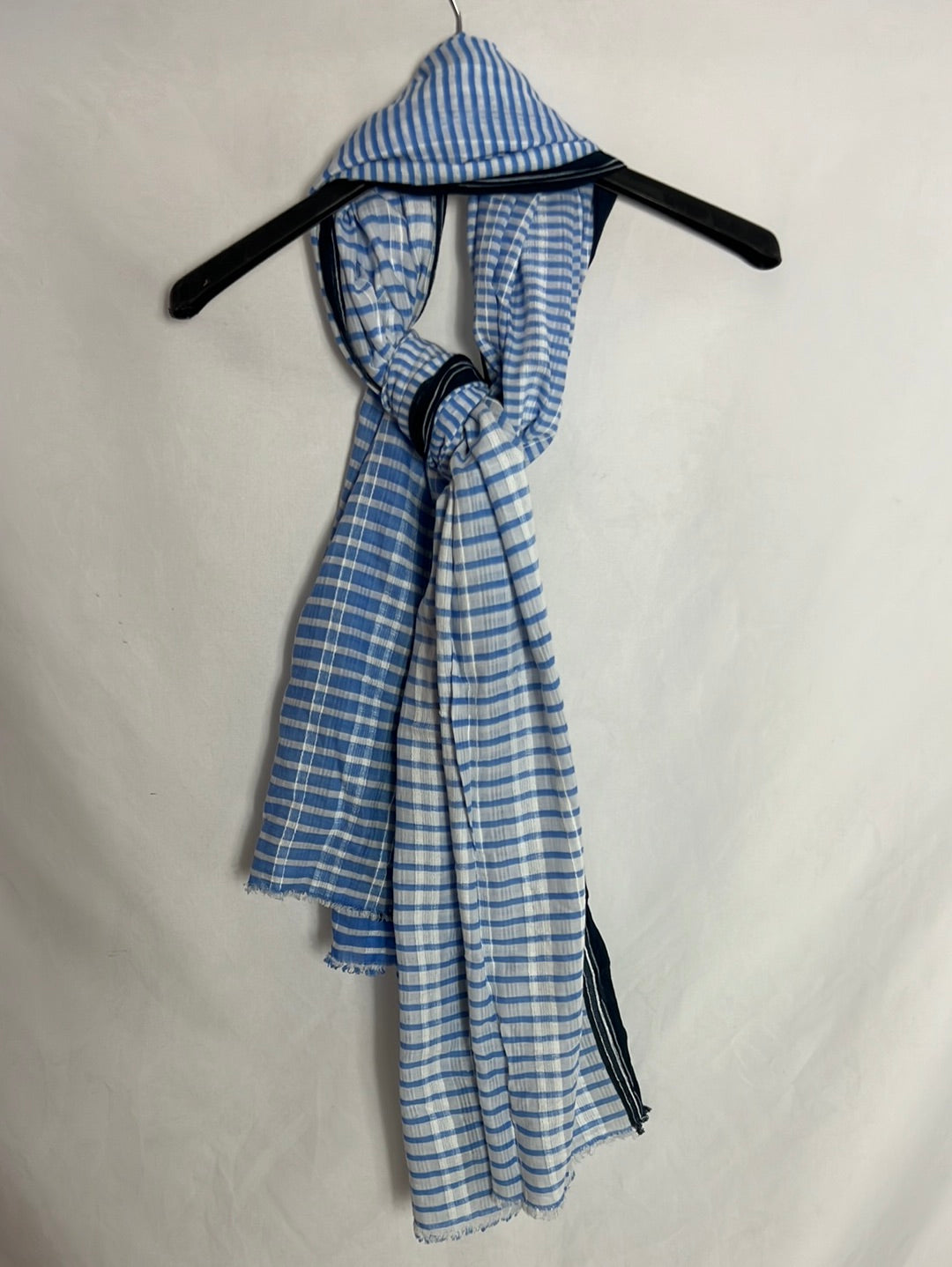 ZARA. Pañuelo azul rayas