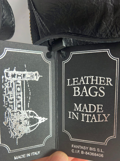 OTRAS. Bolso de mano de piel doble textura