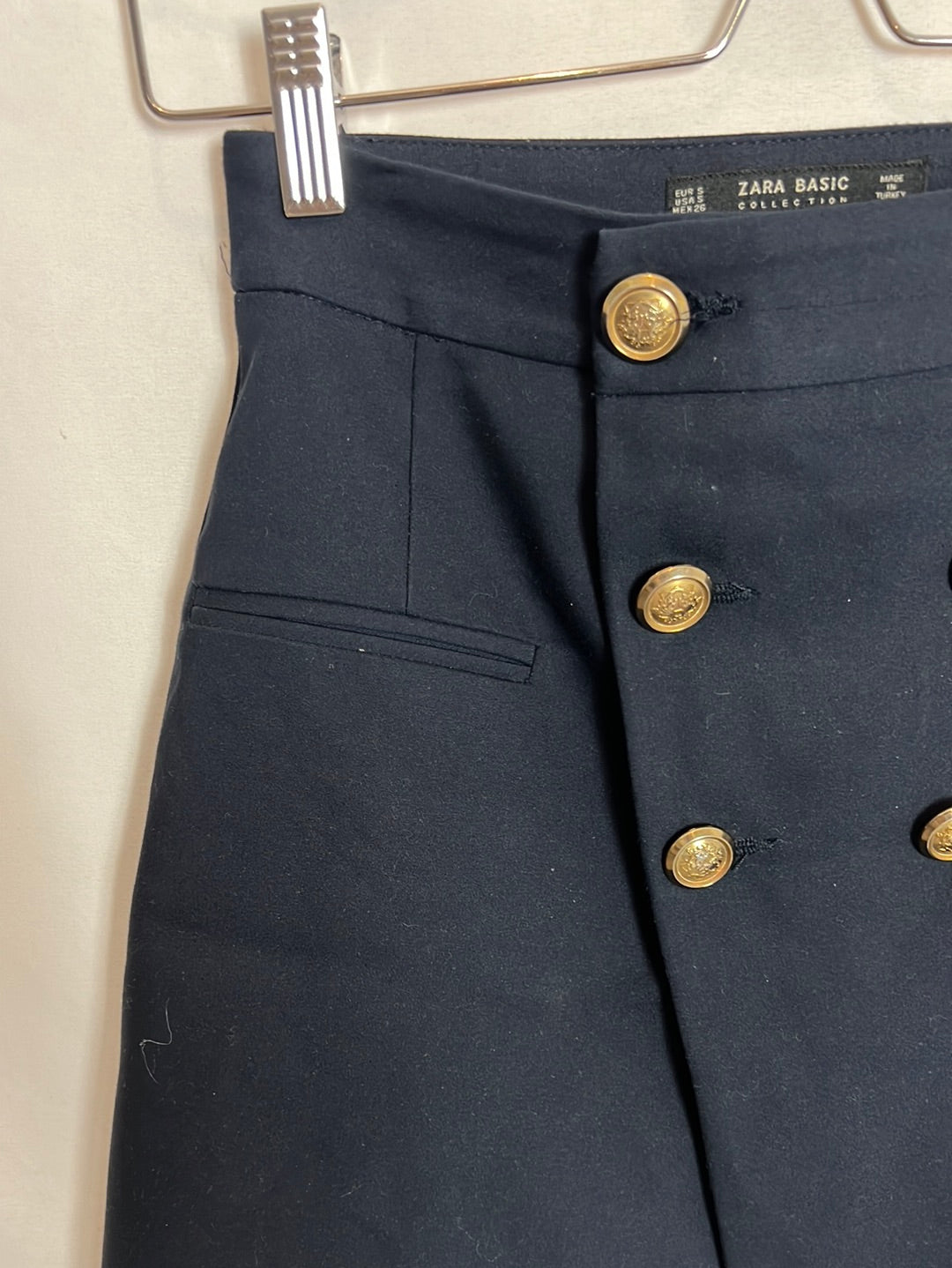 ZARA. Falda corta azul botones. T S