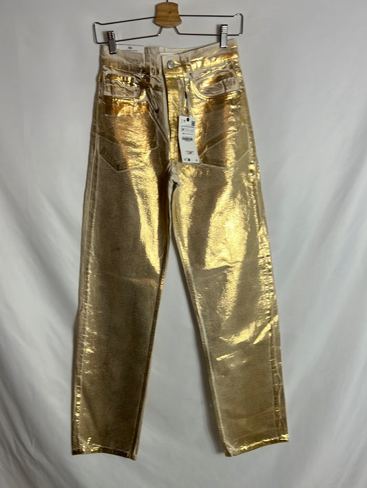 ZARA. Pantalón denim textura dorado. T 34