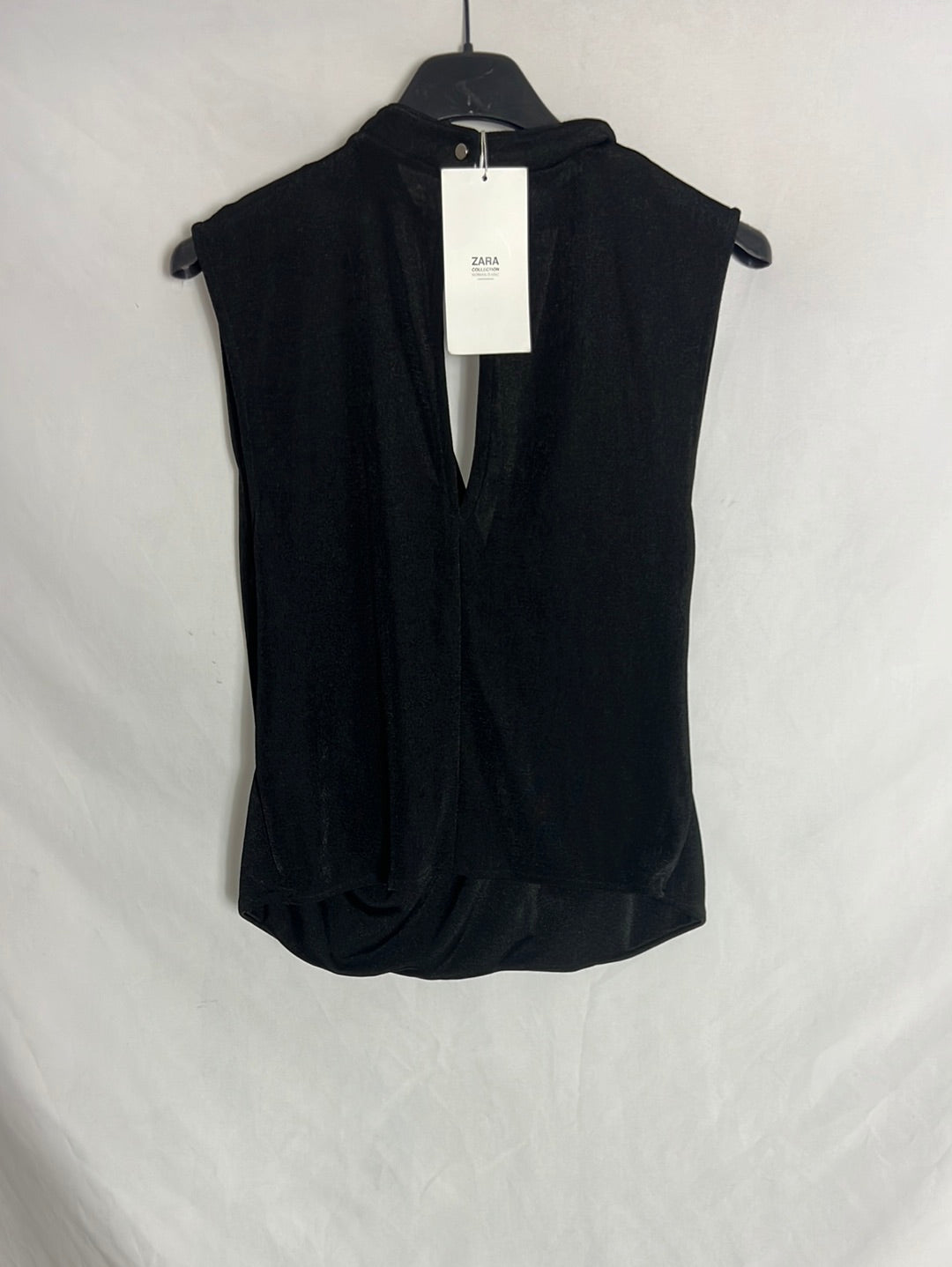 ZARA. Top negro fluido aperturas. T S
