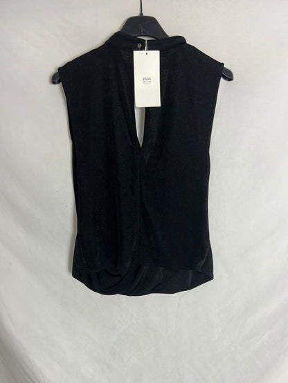 ZARA. Top negro fluido aperturas. T S