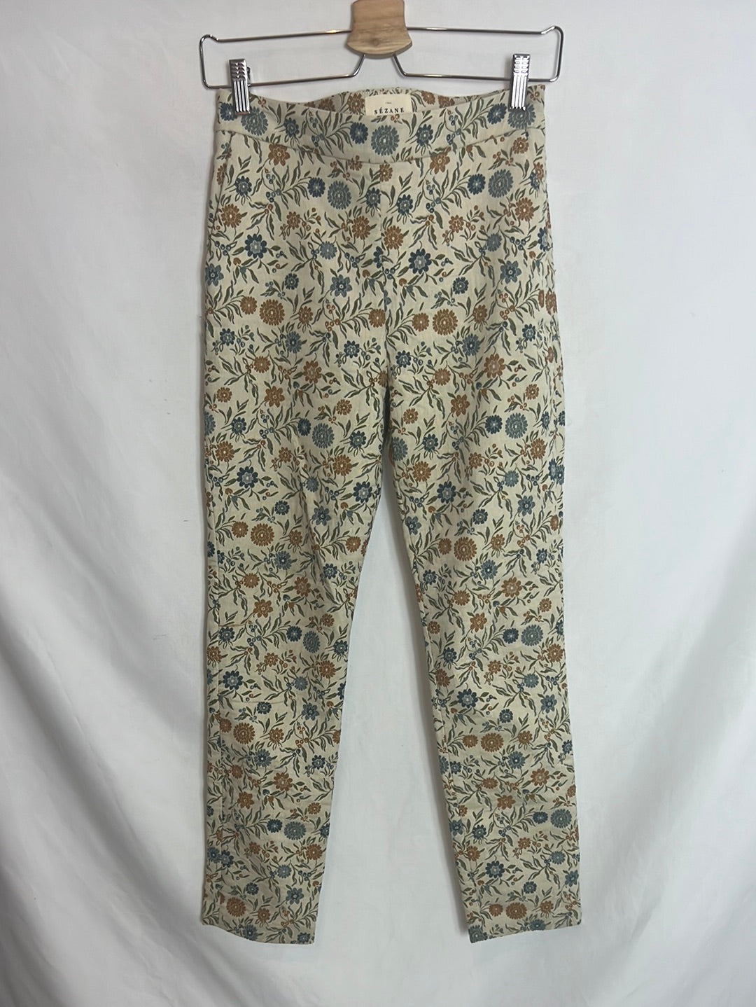 SEZANE. Patalón beige flores  T.36