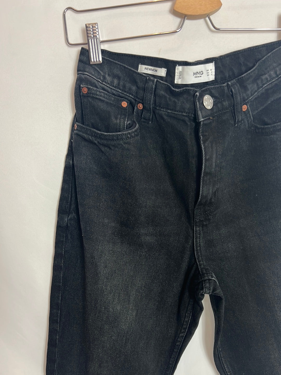 ZARA. Pantalón denim estilo boyfriend negro. T 36