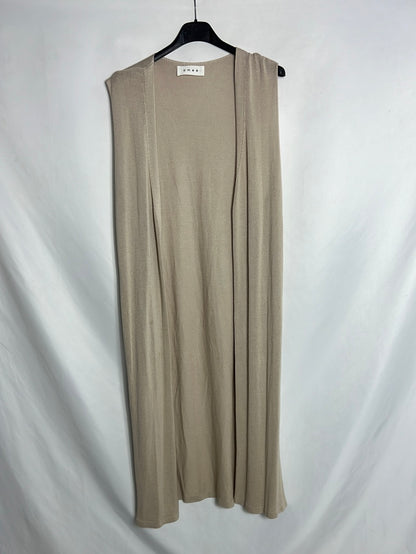 AMEÉ. Beige fine knit buttoned vest. YOUR