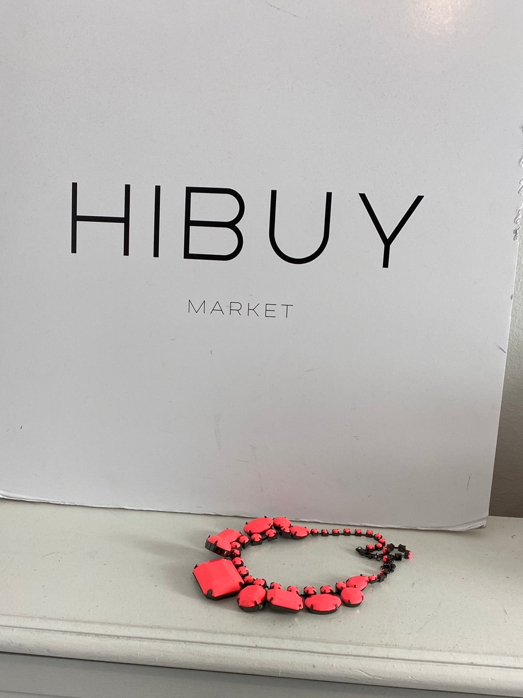 OTRAS. Collar rosa neón