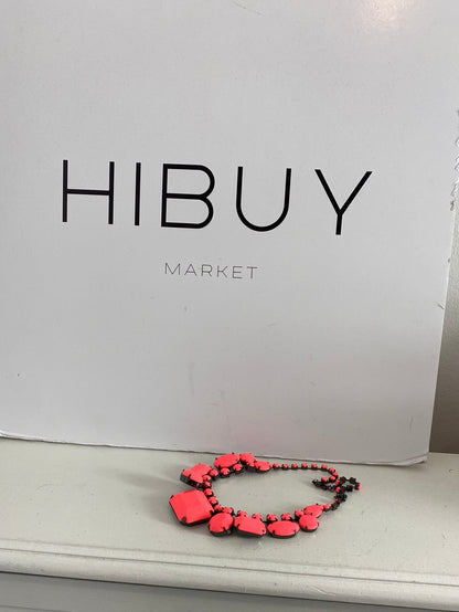 OTRAS. Collar rosa neón