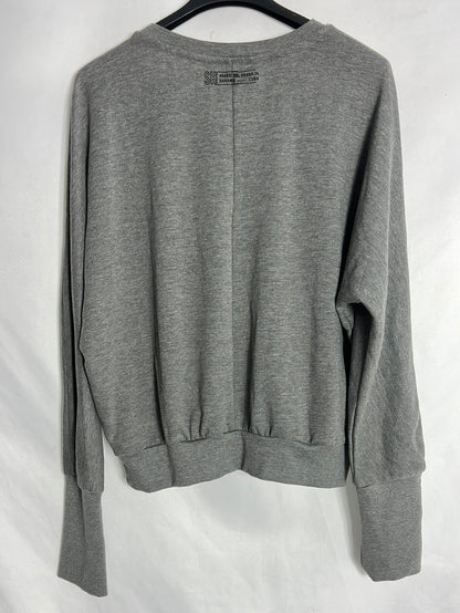 SH COLLECTION. Gray sweatshirt with letters. TM