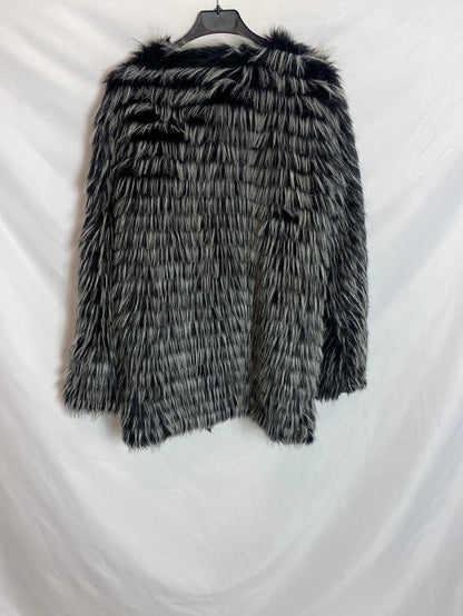 GLAMOROUS MEDIUM. Two-tone synthetic fur coat. YOU