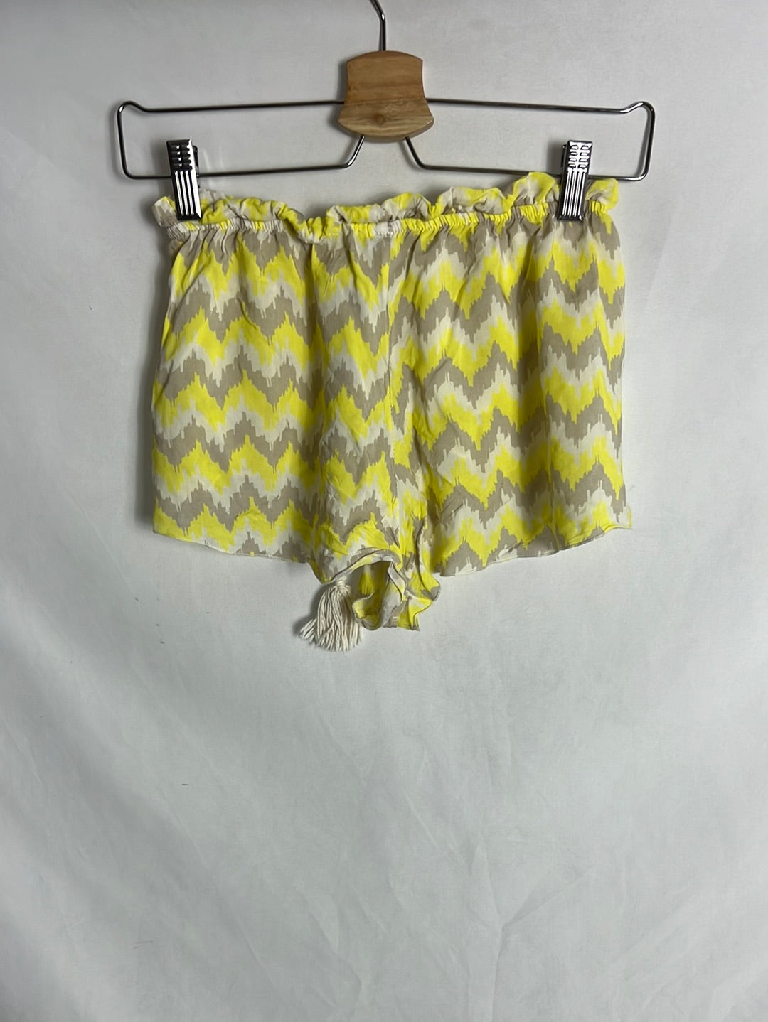 EBERJEY. Shorts  fluidos estampados amarillo. T S/M