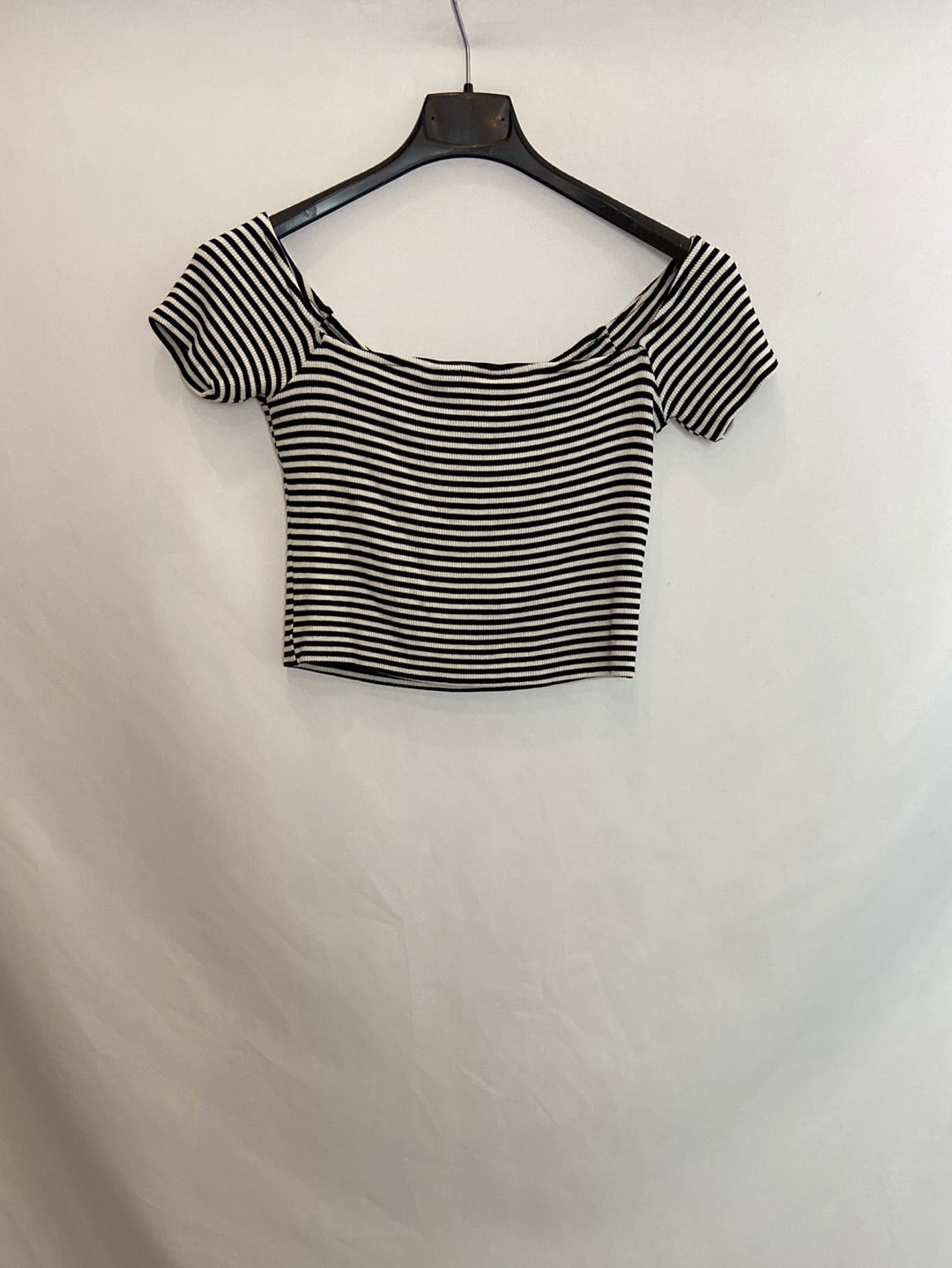 PULL&amp;BEAR. Striped crop top Tm