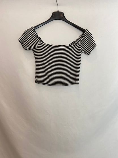 PULL&amp;BEAR. Striped crop top Tm