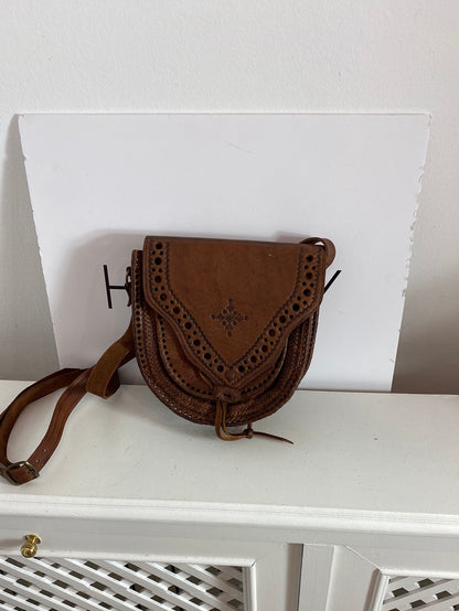 OTRAS. Bandolera marrón piel