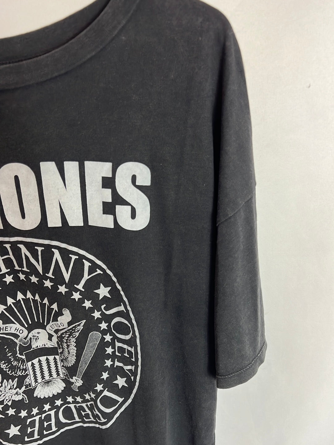 PULL&BEAR. Camiseta negra ramones T.s