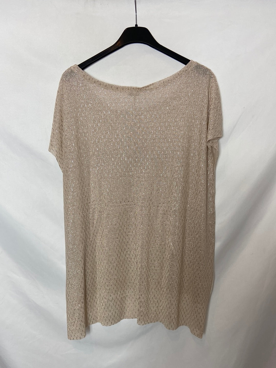 ZARA. Camiseta beige detalle hilos  T. L