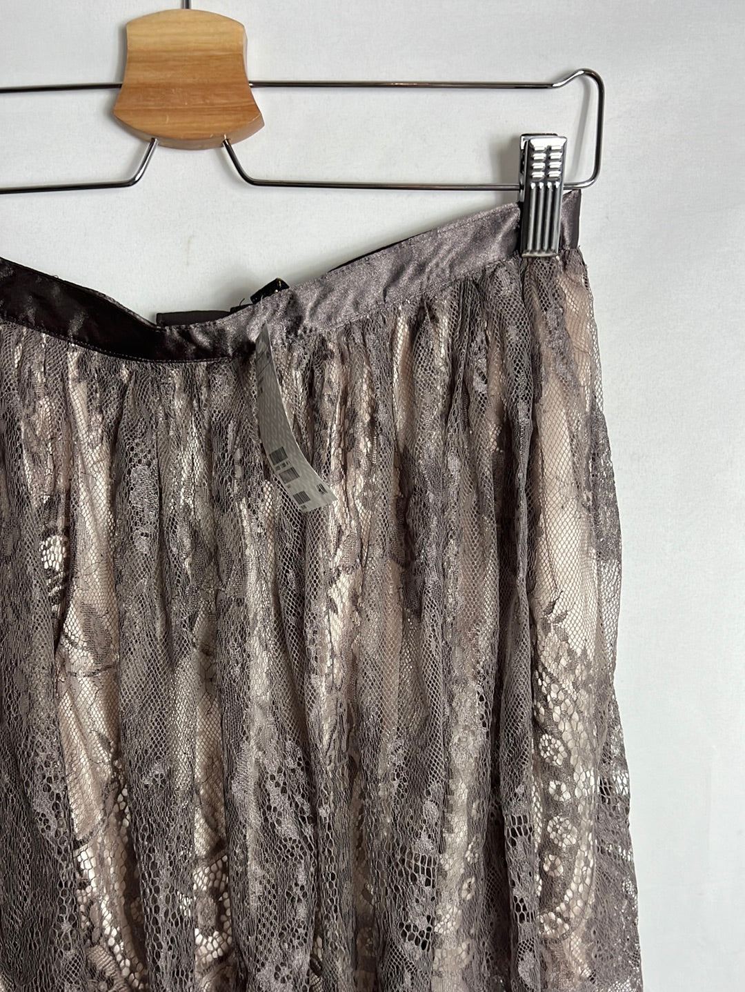 H&amp;M. Short grey lace skirt. Size 38