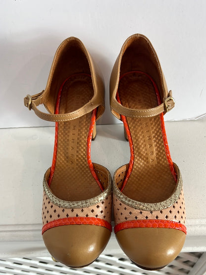 CHIE MIHARA. Zapatos beige troquelados T.37