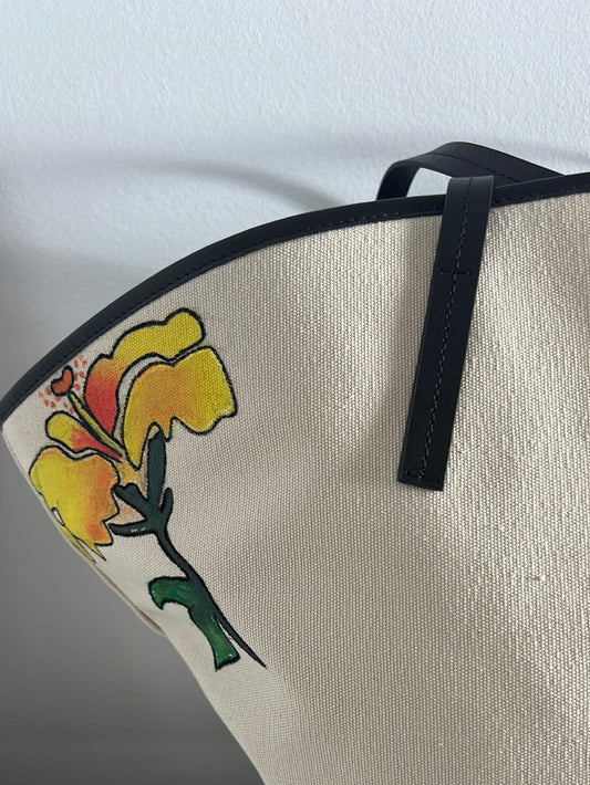 MASSIMO DUTTI. Maxi bolso beige detalle flor