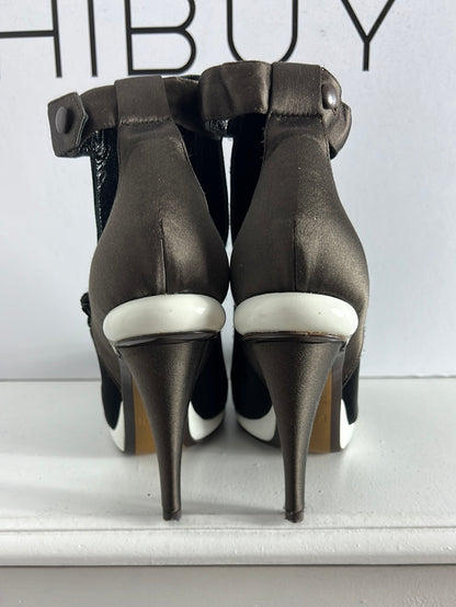 FENDI. Tacones satinados tricolor. T 37