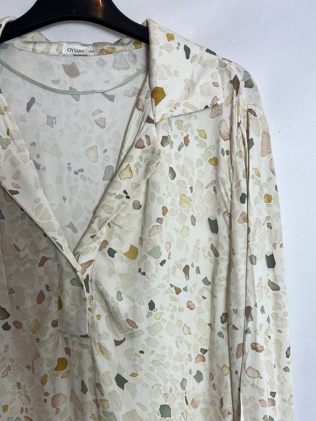 OYSHO. Blusa estampada tonos pastel .T L