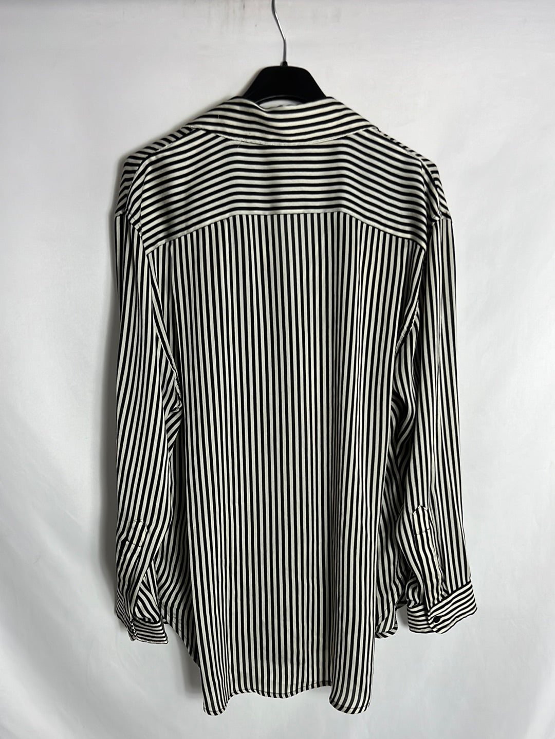 MANGO. Blusa fluida rayas beige y negra. T S