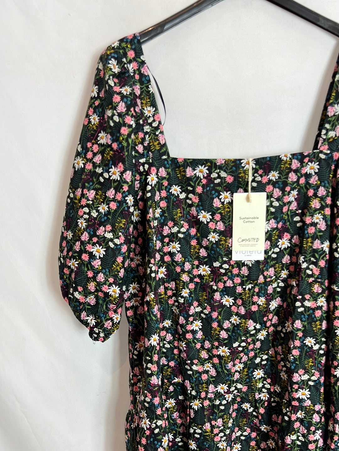 VIOLETA BY MANGO. Vestido corto negro flores manga farol. T XL