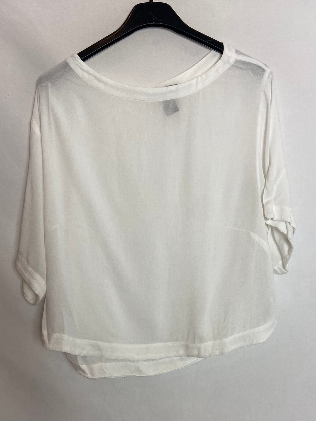 H&amp;M. White oversized top. T.XS