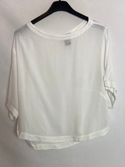 H&amp;M. White oversized top. T.XS