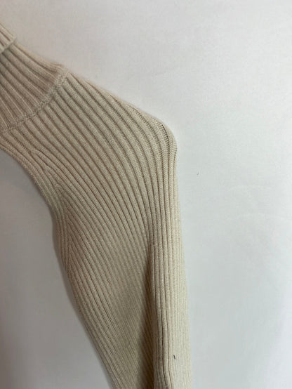 ZARA. Beige sleeves. Tm