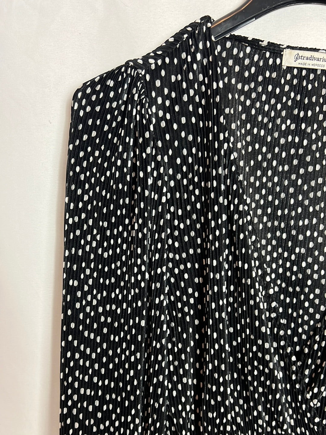 STRADIVARIUS. Blusa cruzada puntos. T.s