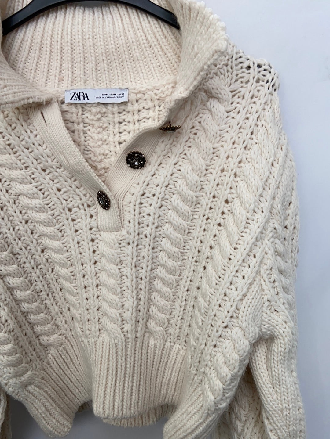 ZARA. Oversized beige cropped sweater with jewel buttons TM