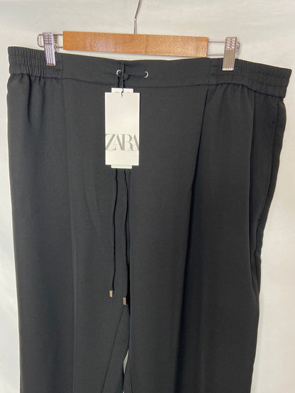 ZARA. Pantalón fluido negro T. XXL