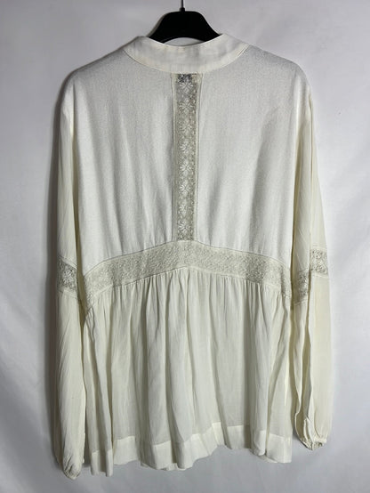 LOA. Blusa blanca detalle encaje. T S