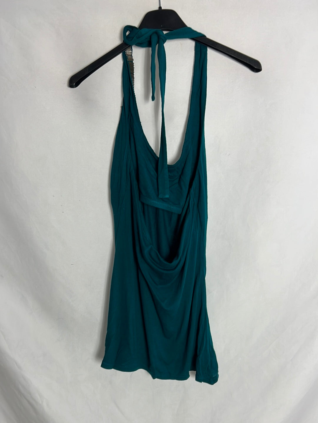 TWENTYONE. Top verde atado al cuello detalle cuello. T M