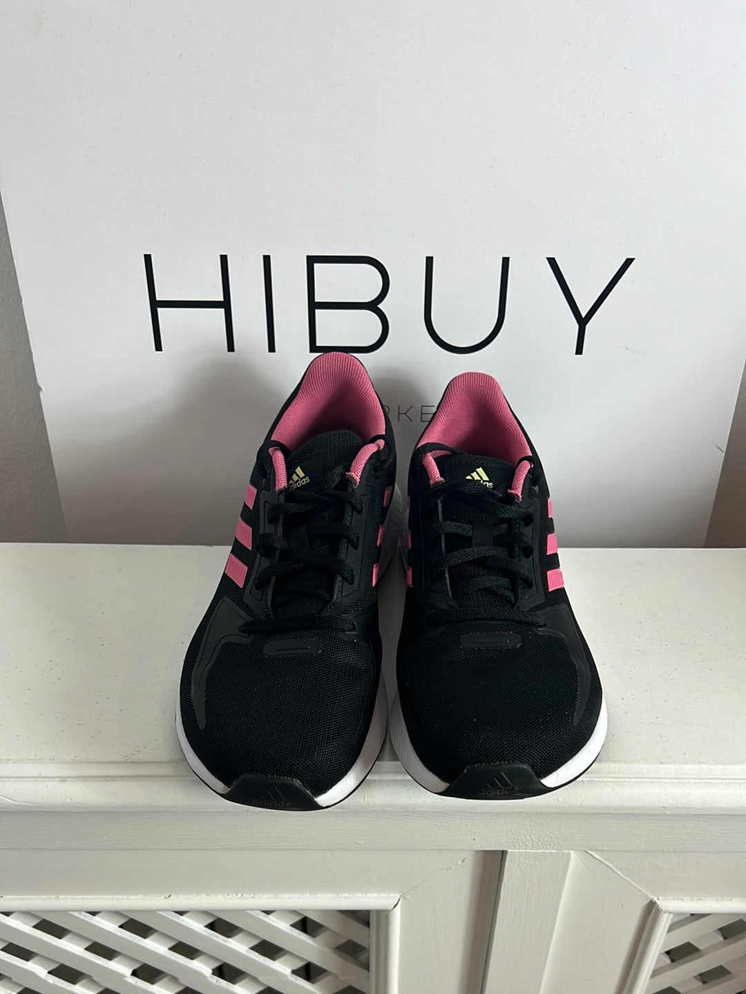 ADIDAS. Zapatillas negras detalles rosa T.39