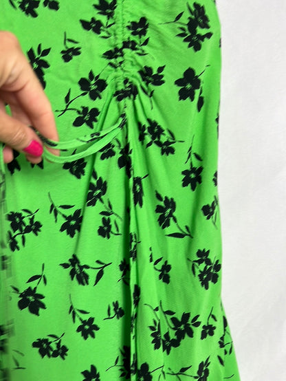 BERHSKA. Green midi skirt with slit. TM