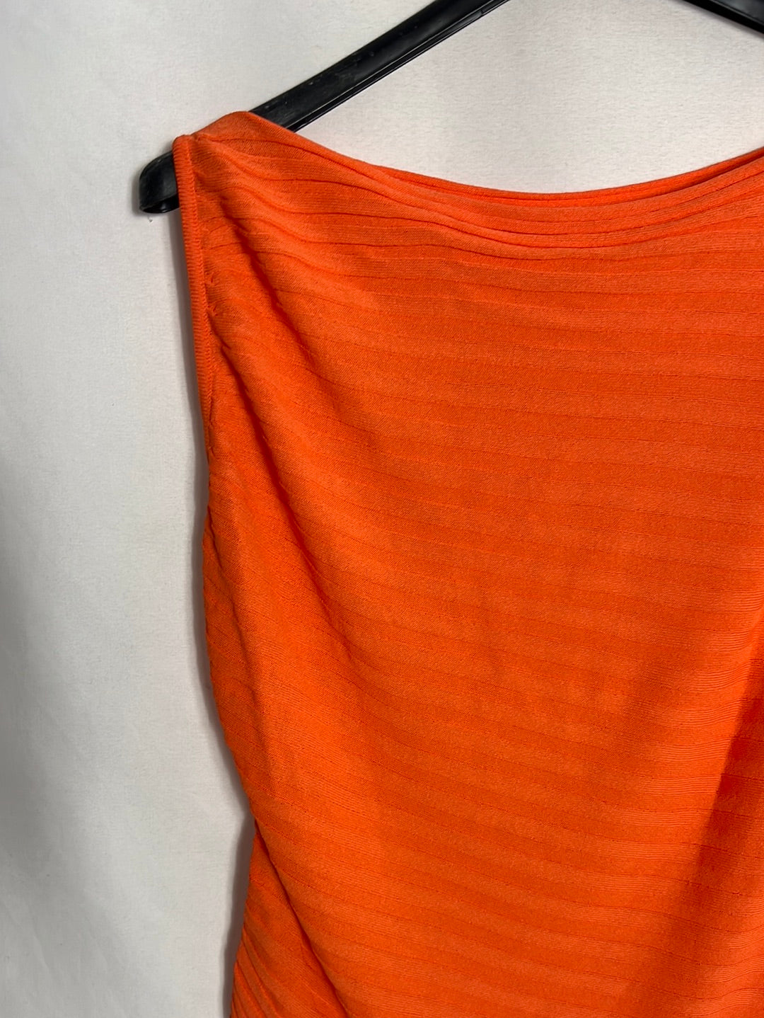 MARIA GRANDES. Flowy orange ribbed top. TS