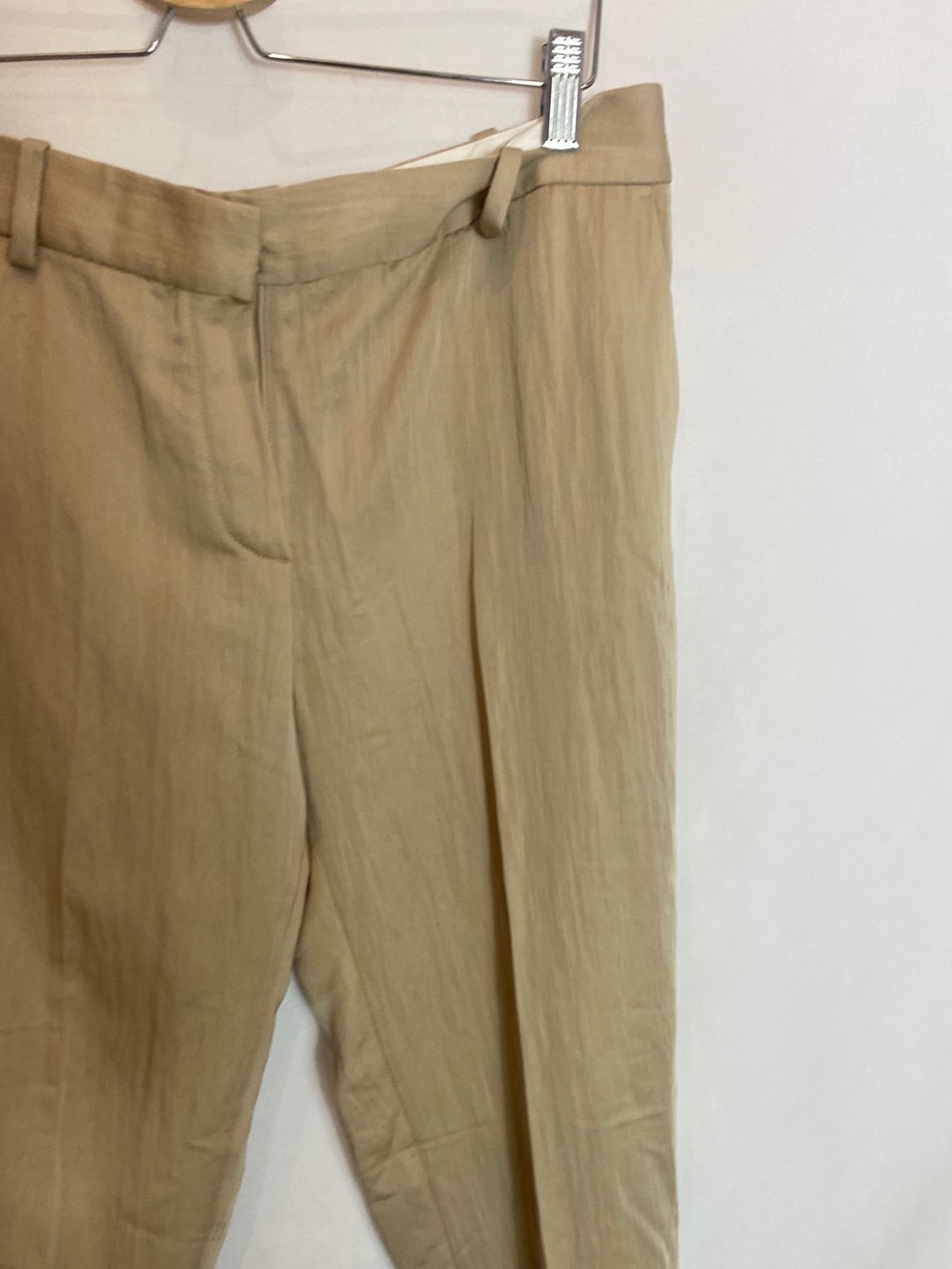 MASSIMO DUTTI. Pantalón traje beige. T.42