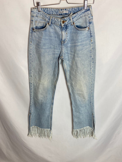 ZARA. Frayed straight jeans size 36