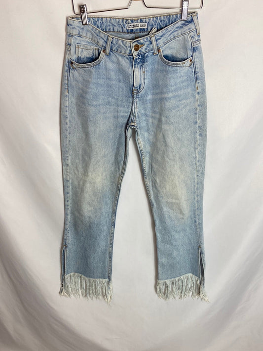 ZARA. Frayed straight jeans size 36