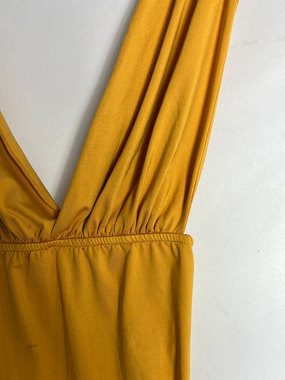 STRADIVARIUS. Body mostaza escote T.s