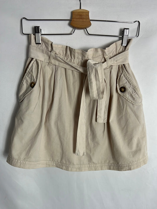 OYSHO. Falda corta beige bolsillos. T S