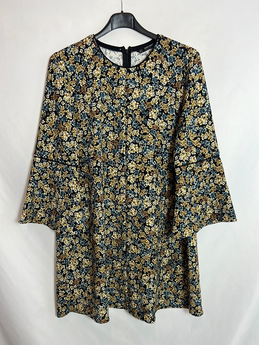 ZARA. Short floral dress with half sleeves. TL