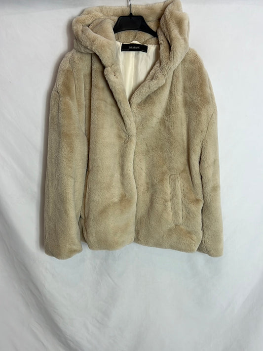 ZARA. Abrigo pelo beige capucha T.S
