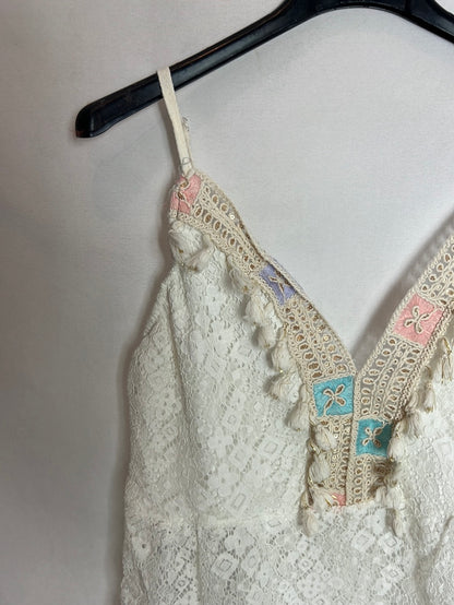 OTRAS.Top encaje blanco  pomponesTU (S/M)