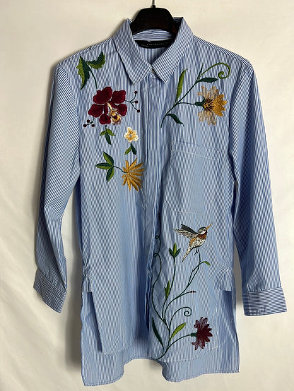 ZARA. Blusa larga rayas bordados. T S