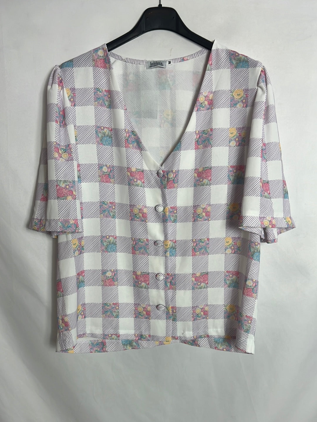 BABYLON. Total look: Vintage-style printed blouse and pants. TM 