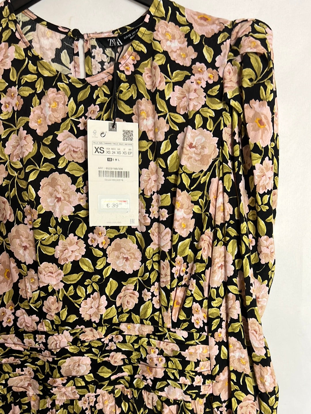 ZARA. Vestido corto estampado hombreras. T XS