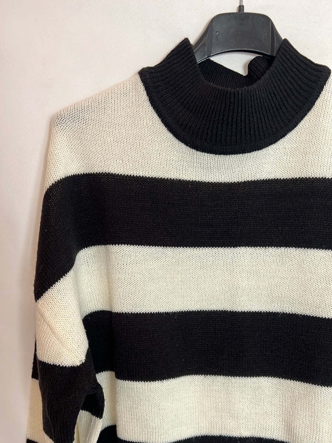 H&M. Jersey finito rayas T.m